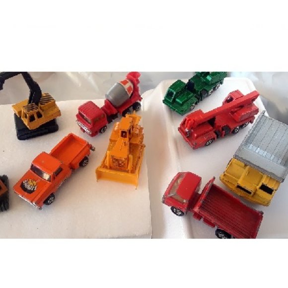 9 Piece of Antique Construction Vehicles - Picture 3 of 3
